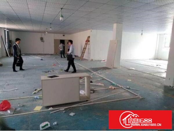 龙华上塘路口新出楼上600平带装修厂房火热招租！！