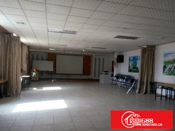 横沥长巷村附近楼上厂房750平方带电梯