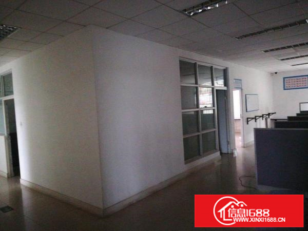 镇隆国道边新出带装修办公厂房400平，位置超好。