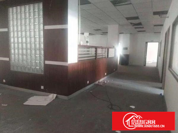 ~沙湖村1000平米三楼厂房，形象优，配备办公室、消防~