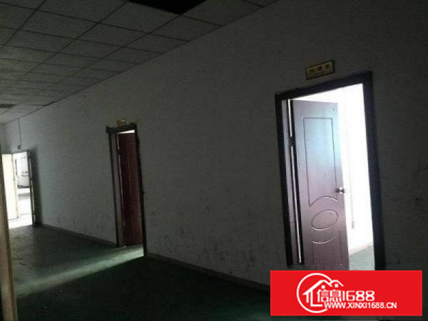 凤岗五联刚空出厂房3楼730平方带水电装修和流水线