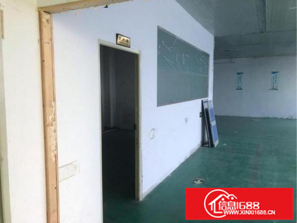 平湖富民工业区楼上现成装修280平米厂房招租