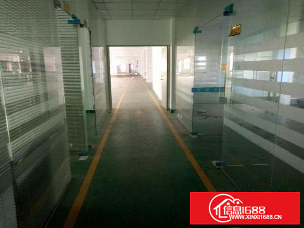 厂房1900平米，有现成吊顶，现成办公区域