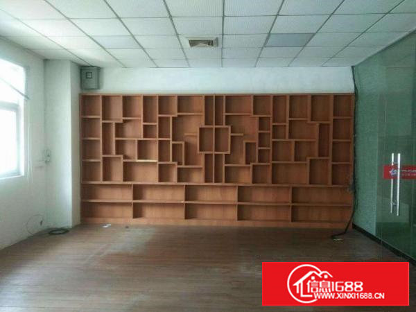 长安新出一楼300平厂房出租精装修带办公室洗手间水电齐全