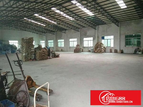 常平镇漱旧村砖墙到顶单层厂房2000平，可分租，空地4000