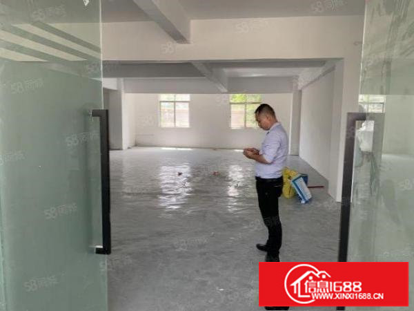 观澜松元轻轨站旁楼上240平,大小可分全新地坪漆,全新装修,