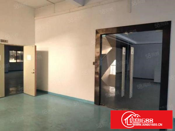 塘厦精装修厂房出租，二楼1300平方，空地超大，无需转让费！