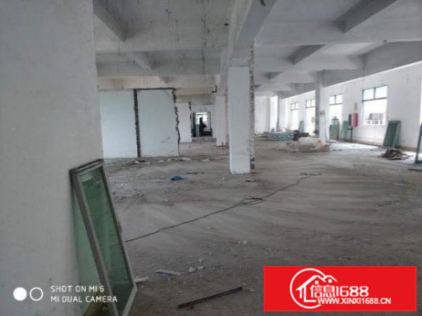 横岗荷坳地铁站，独院4500平方出租，可分租。