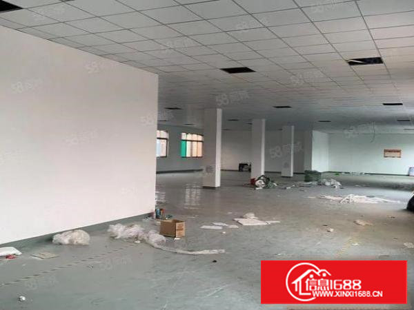 长安镇现有楼上厂房出租，精装修1000平方水电齐全无需转让费