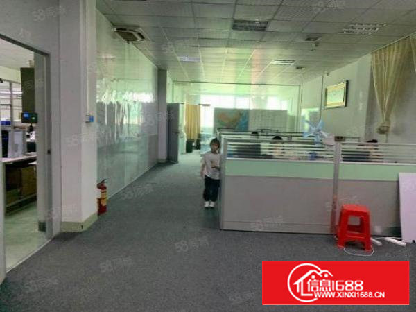 石岩6号线地铁口楼上300平带装修厂房出租，无转让费