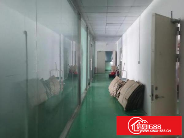 出租龙岗区坂田360平已装修带电梯地铁口厂房