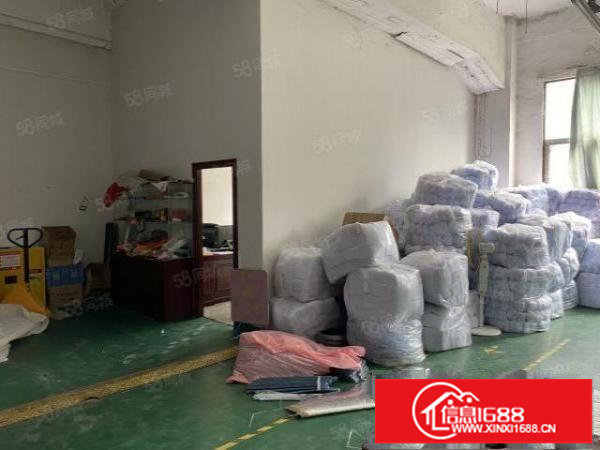 横岗荷坳地铁站一公里一楼400平方高六米院子大厂房出租