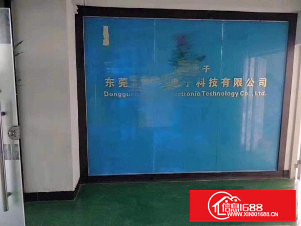 长安镇宵边新出楼上850平方，车间带有豪华装修，水电齐全。