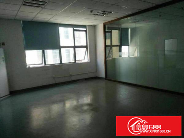 横沥半仙山楼上2400平精装修厂房招租水电齐全