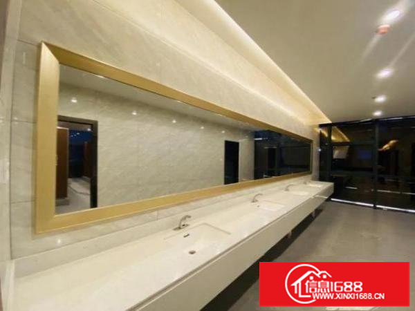 坂田地铁口全新产业园精装写字楼招租220平3加1格局水电齐全