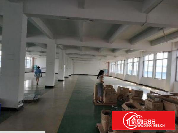 石岩应人石楼上厂房900方招租，带地坪漆，配电大