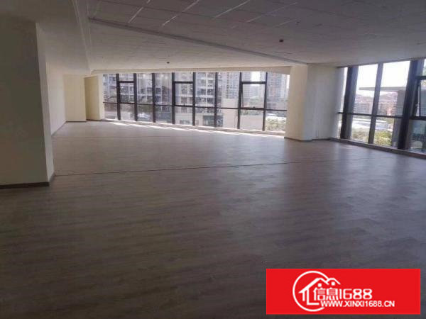 永湖地铁口附近新出楼上100平带精装修厂房