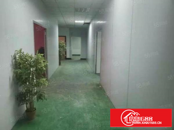 寮步现出标准厂房三楼800平方出租，现成办公室现成装修