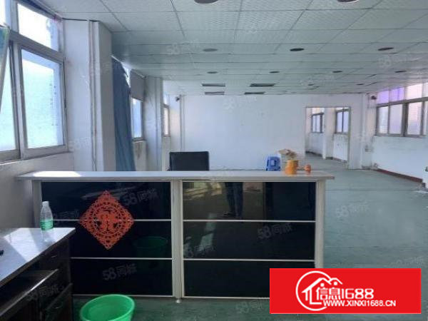 石岩汽车站附近，楼上500平简单装修，租金20