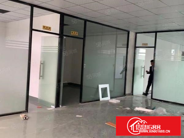 长安镇现有楼上厂房出租，精装修1000平方水电齐全无需转让费