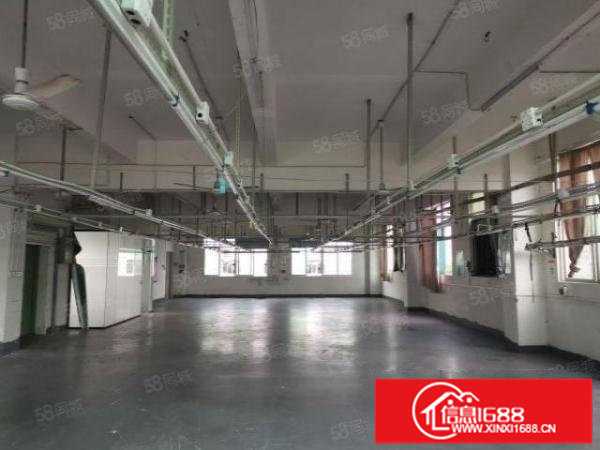 横岗沙荷路旁小独院2000平村委厂房出租，有电梯可办环评