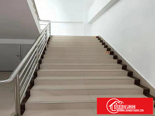 石井金田路边上新出一楼320平带行车实际面积出租