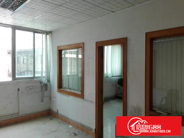 标准厂房带现成水电装修700平米业主出租