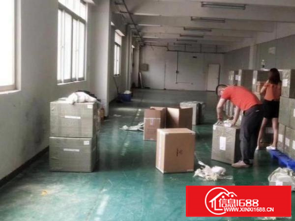 超朗新出楼上标准厂房三楼900平方出租，现成装修价格便宜