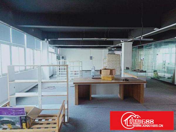 横岗六约金泉路边上科技园三楼带现成装修500平厂房招租