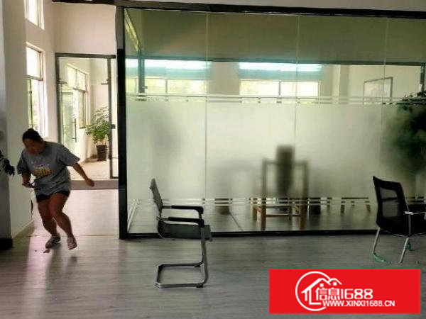 沿江高速旁，树田附近原房东楼上1200平方带精装修厂房出租