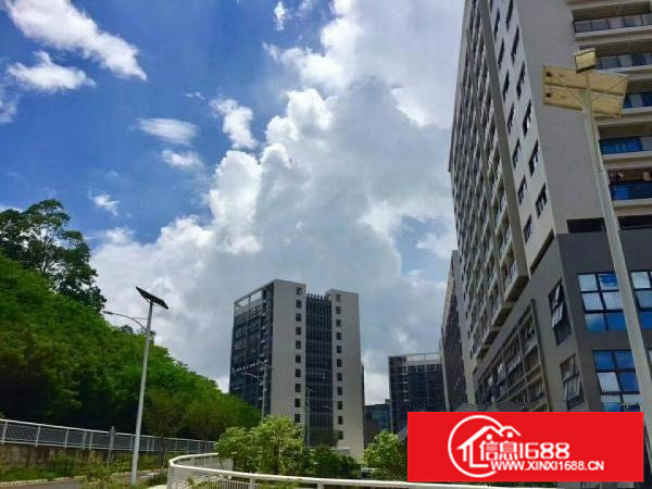 坪地新空出楼上整层2500平米无尘车间水电到位拎包既生产