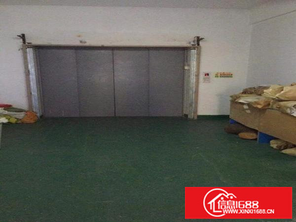 坂田五和地铁楼上160平米厂房，有一个办公隔间