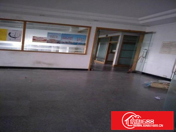 仲恺临近高速出口楼上带装修厂房1200出租