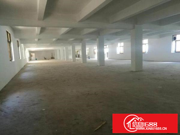 平湖白泥坑工业园1050平方厂房出租，空地大好停车