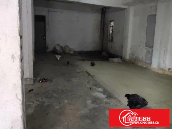 河南岸湖山村一楼300平米厂房出租