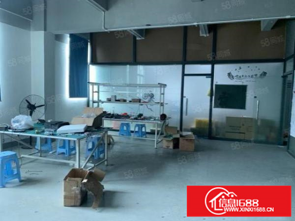 石岩石龙仔外环路边上，楼上300平精装修入住即可生产