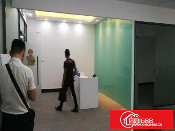 油松全新装办公室320平出租，水电齐全，拎包入租