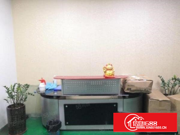 石岩外环路新出原房东楼上700平带装修无转让费厂房出租