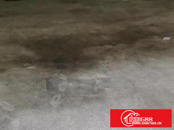 分租一百平方米至三百平米型机器，交通方便，租期长。