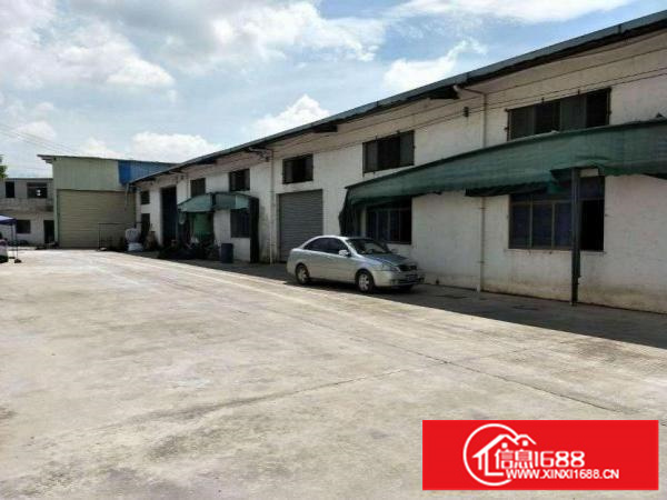 龙岗区水官高速单一层铁皮房740平方出租，带3间玻璃隔断