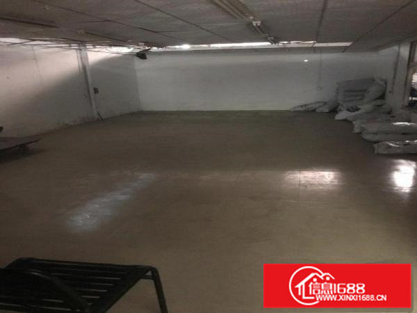 个人，一楼进出货方便