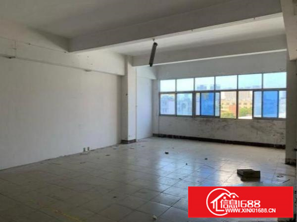 有小区有电梯，装卸货方便。