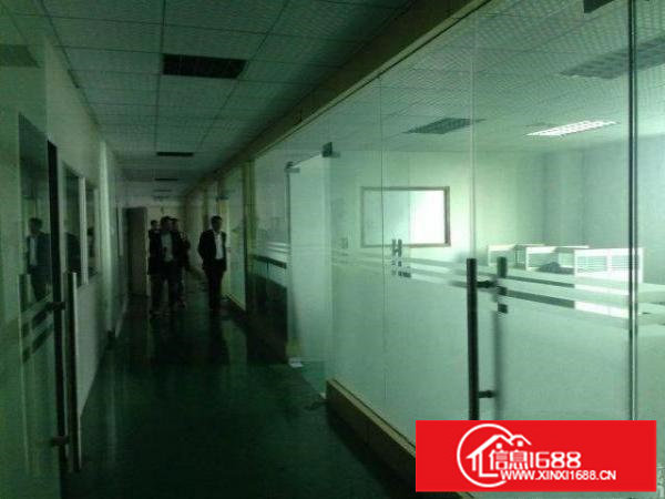 坂田利金城科技园新出3楼2300平一整层带装修出租