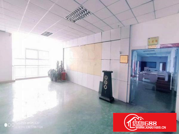 凤岗镇中心楼上1100平方，出租，现成办公室装修，带消防喷淋