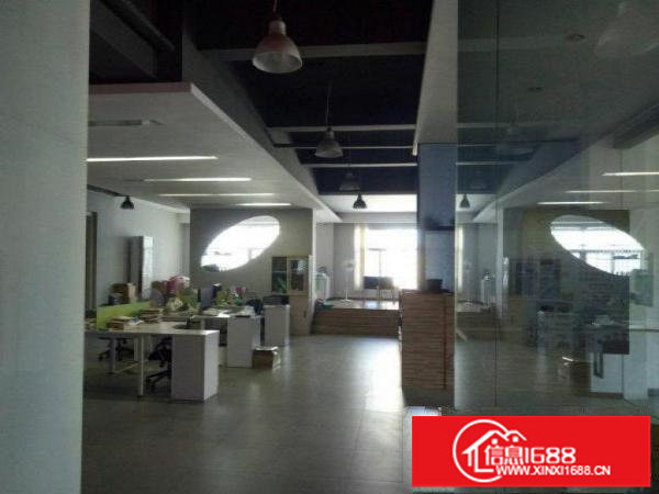 布吉长龙三楼400平米，精装修厂房出租