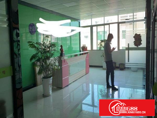 凤岗五联临深片区楼上新出1000平方，现成装修水电齐全！