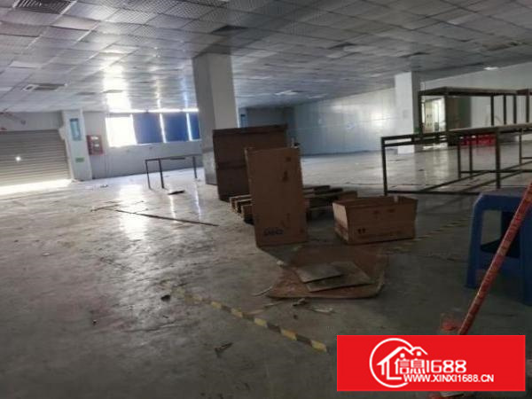 二楼有吊机口，周围环境良好