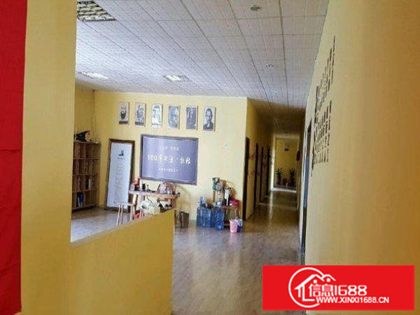 出租龙岗区坂田厂房500平米现成装修水电齐全