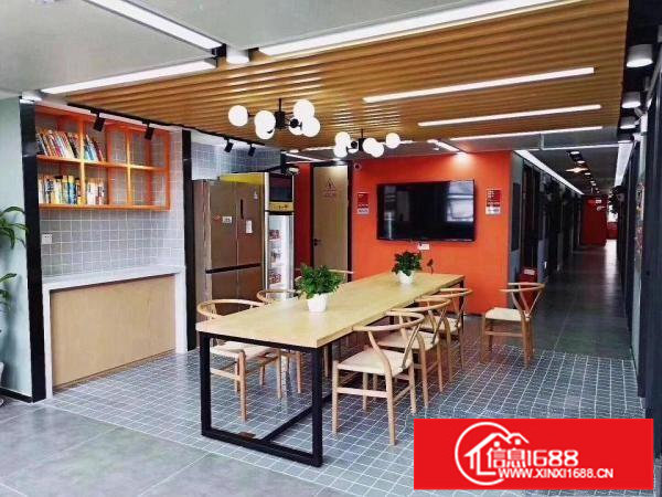 南岭创意园精装办公室，配备办公家私。六月底可入驻提前招租