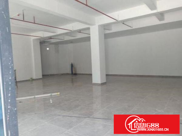 杨美地铁站C出口附近，步行约五